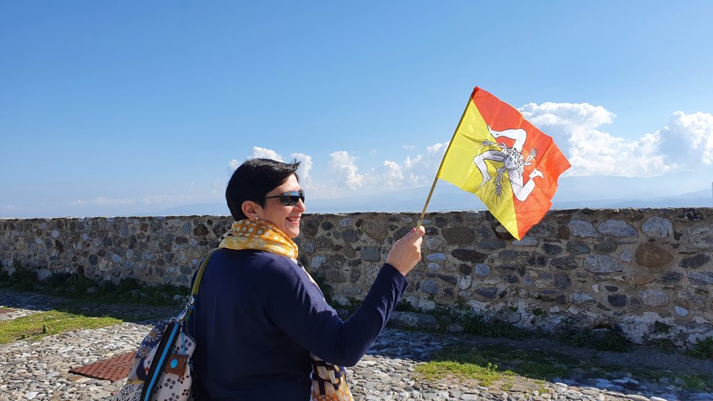 Guida turistica della Sicilia con Bandiera