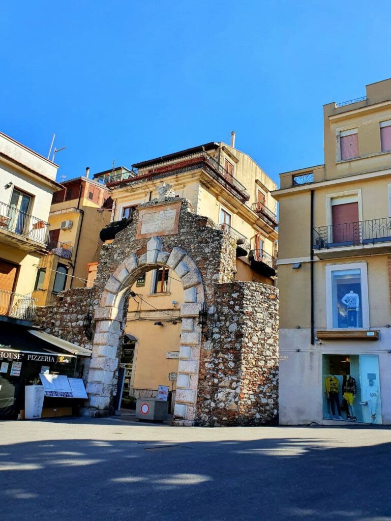 Il corso Umberto di Taormina